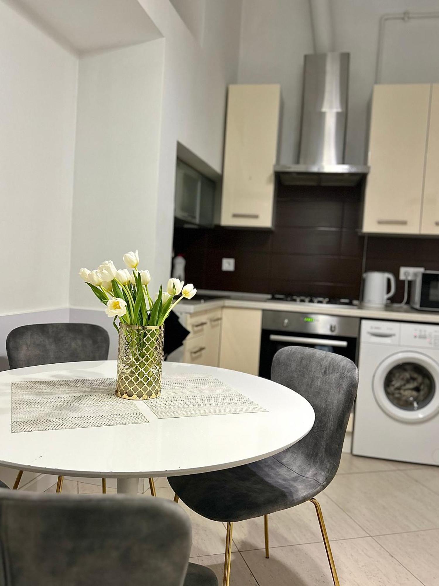 Miamo Apart Гнатюка 18 Lviv Exterior foto